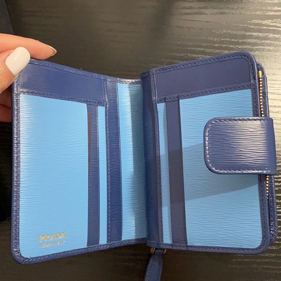 Prada small saffiano leather wallet in bluette. - Picture 3 of 8